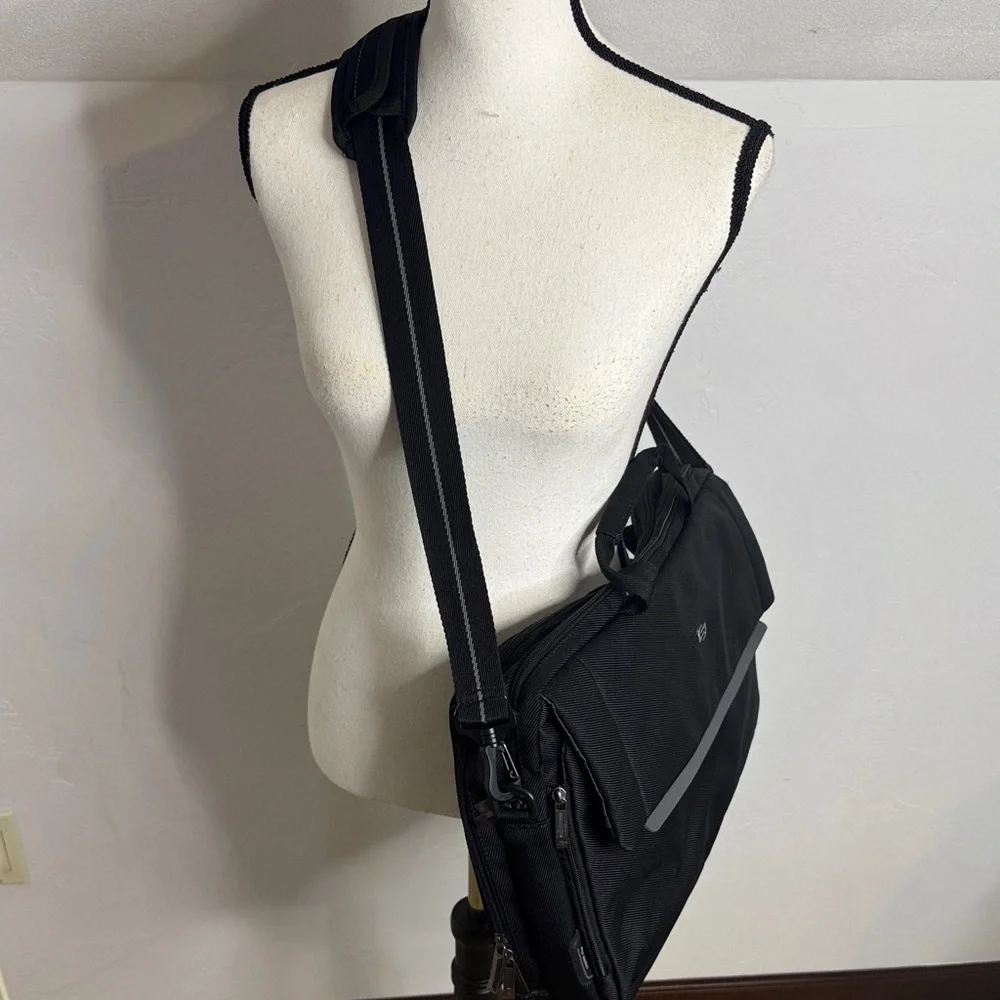 Solo New York Black Nylon Laptop Travel Bag TOT8392B